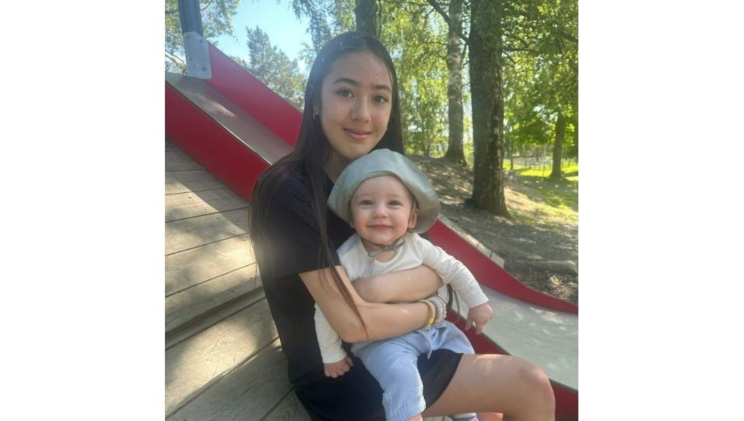 Louise_13_landscape_white_highres