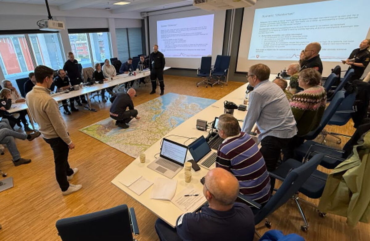 KS etablerer nettverk for dem som jobber med beredskap i kommuner og fylkeskommuner. Her får kommuner og fylkeskommuner et faglig tilbud og et praktisk system for å dele erfaringer og øvelser. Bildet er fra et møte i beredskapsrådet i Narvik kommune. Foto Bildet er fra et møte i beredskapsrådet i Narvik kommune.