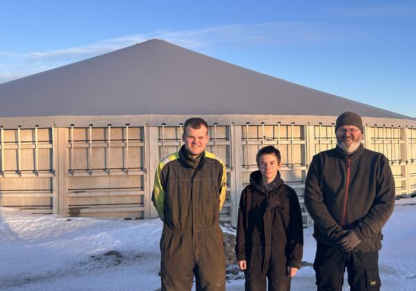 Nytt gjødsellager på Lenning gård_Torgeir, Elias og Oliver