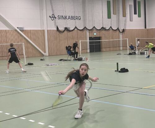 Kaia slo godt fra seg på kretsmesterskapet i Kolvereid. (Foto hentet fra Facebook-siden til Herøy IL Badminton)
