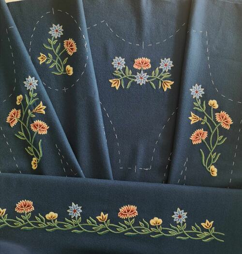 Bunad ferdig brodert