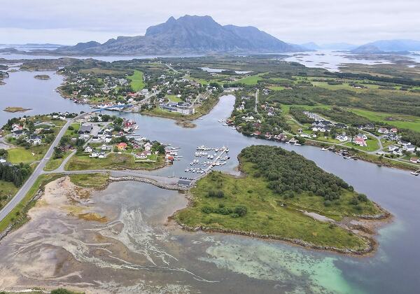Sentrum av Herøy kommune i Nordland. (Foto: Godwin Austen As)