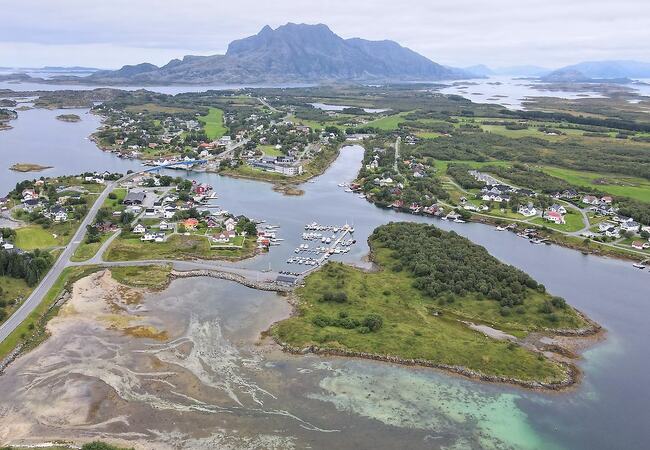 Sentrum av Herøy kommune i Nordland. (Foto: Godwin Austen As)