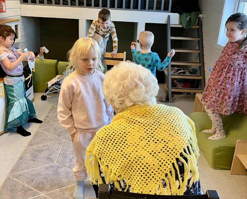 HOS på besøk i Herøy barnehage_10