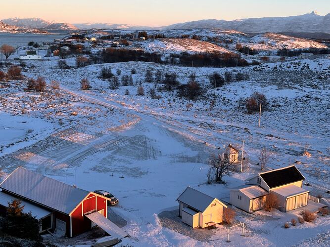 Sol i sørveggen igjen. (Foto: Elbjørg Larsen)