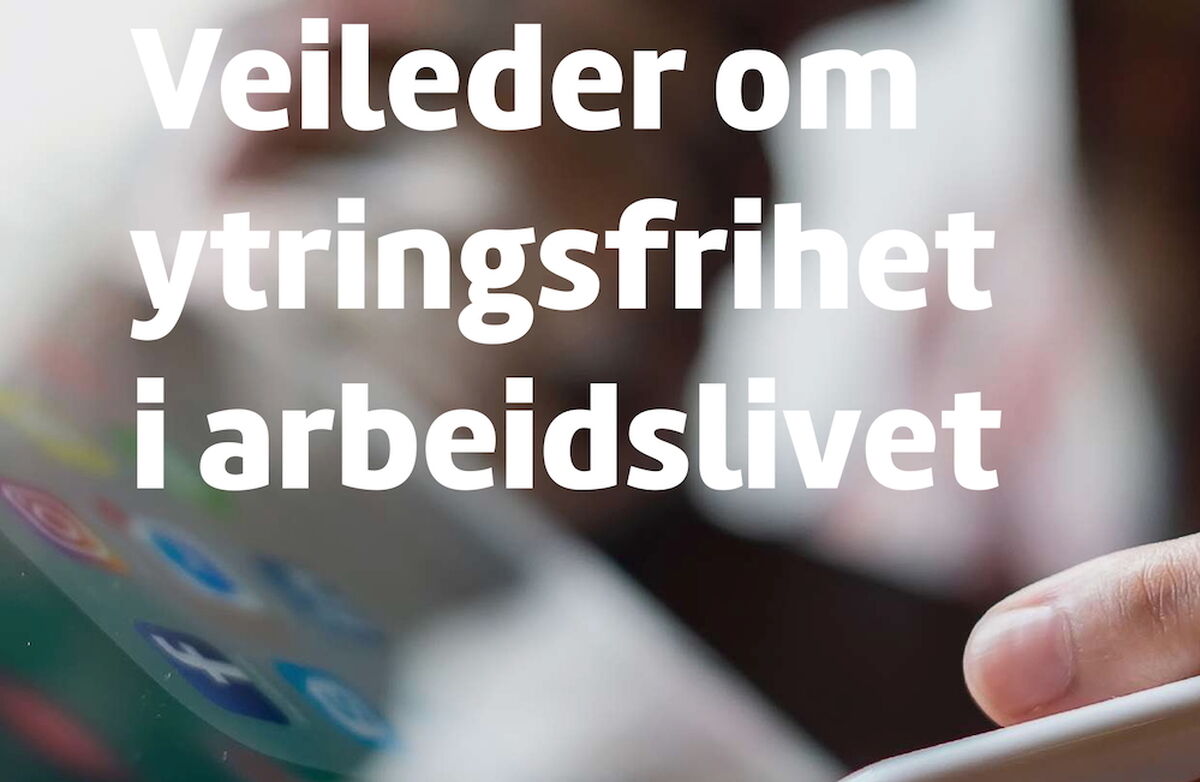 Fra forsiden av rapporten med tittel og deler av en hånd med en penn.