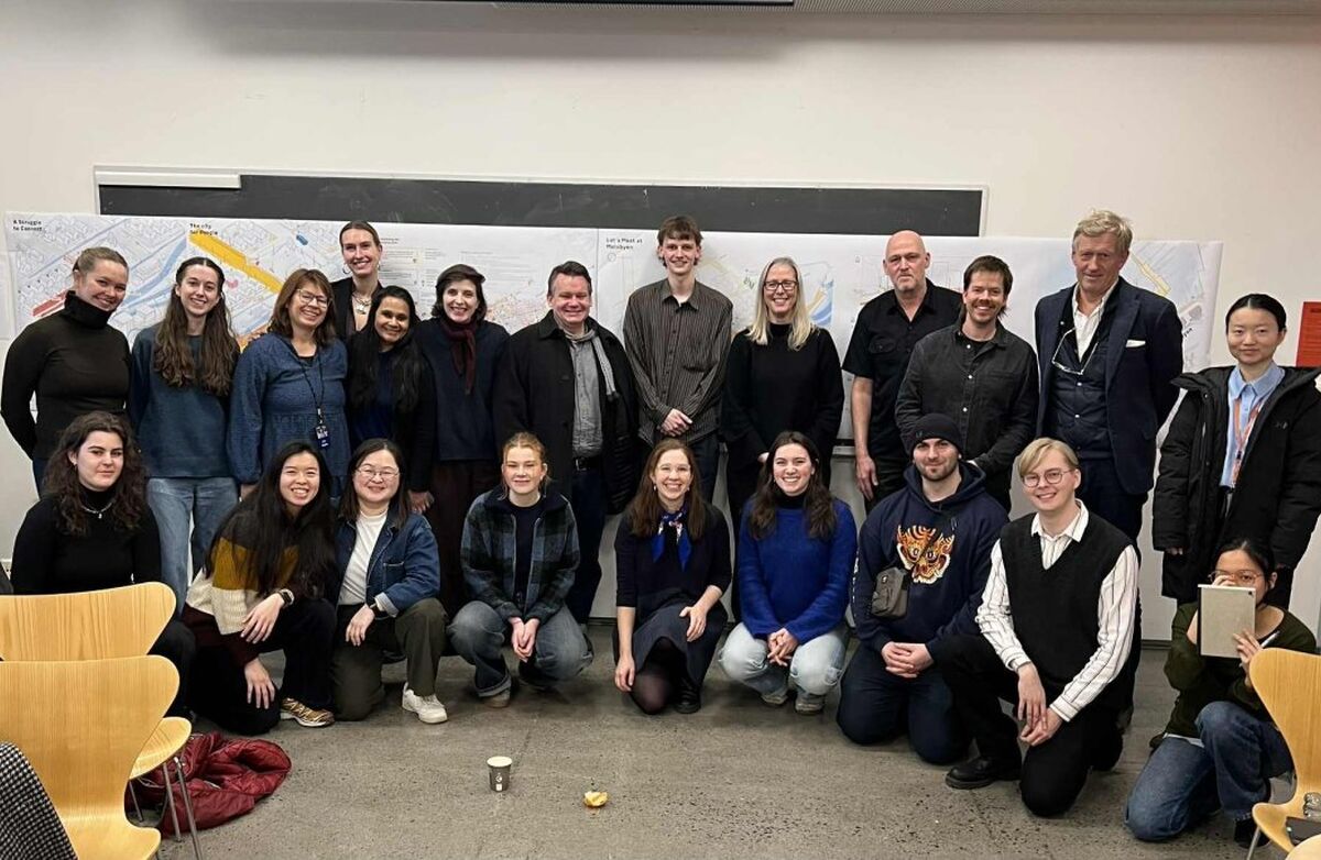 Samarbeid på tvers: studentene, professorene og samarbeidspartnere samlet seg i Oslo for presentasjon av masterprosjektenene. Foto: aldersvennlig.no Gruppebilde av studentene