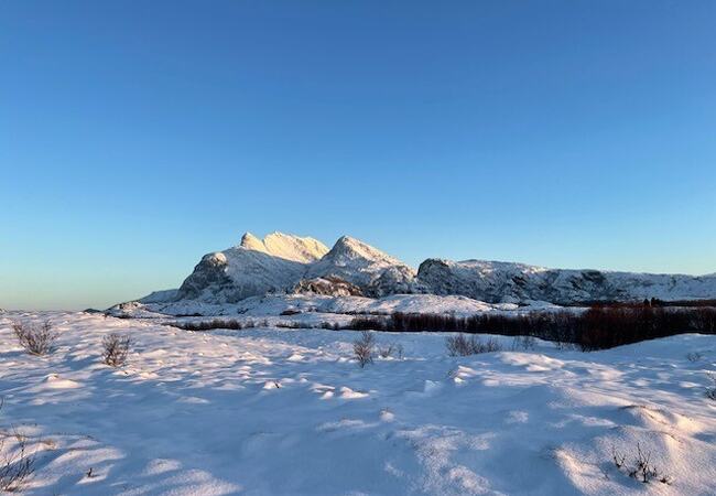 Utsikt mot Dønnamannen i vinterdrakt
