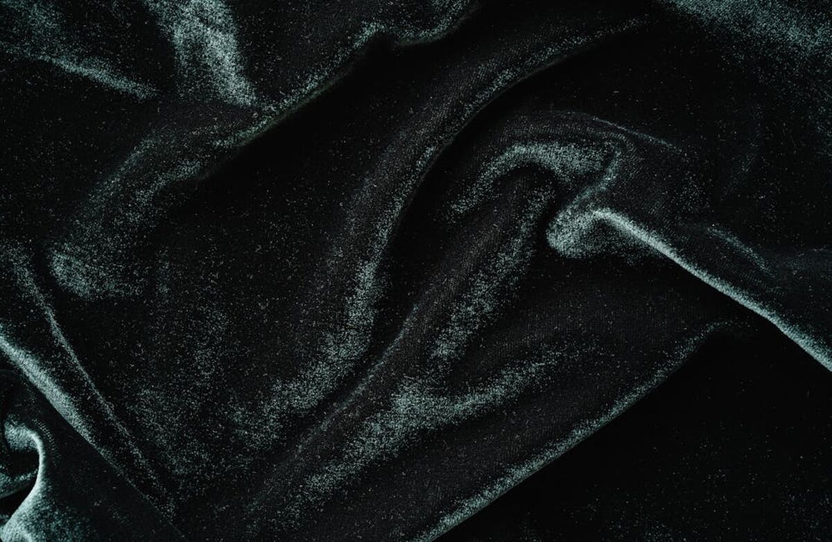 Uttalelsen stiller en rekke forventinger til selskapene som tilbyr og bruker denne typen tjenester. Foto: Marina Zasorina / Pexels Mørk fløyels om bølger seg