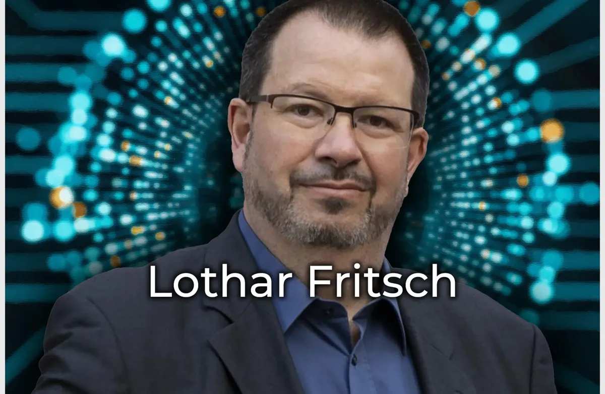 Lothar Fritsch mener Norge bør satse mer på utdanning, allianser og regulering, og advarer mot «hallelujastemningen» som har preget digitaliseringen de siste tiårene. Foto: forskning.no Middelaldrende mann med dress er alvorlig inn i kameraet. Han har mørkt hår og brune øyne. Navnet han står på bildet: Lothar Fritsch