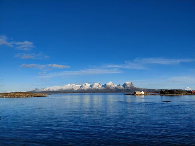 De syv søstre sett fra Herøy. (Foto: Kristin Grande)