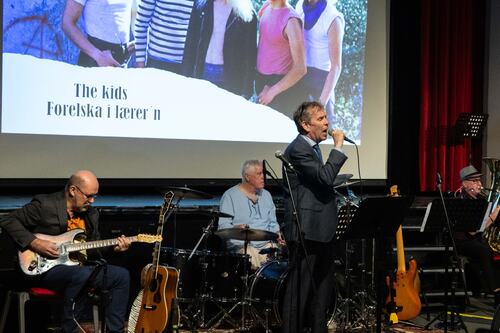 Ola Loe skapte latter med en lokal vri på en kjent norsk låt. Ola Loe skapte latter med en lokal vri på en kjent norsk låt.