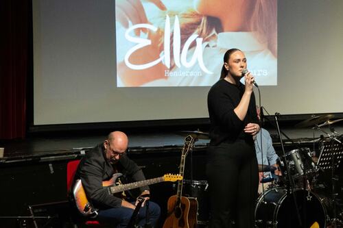 Pernille Reinertsen (Plenty) imponerte med flere sterke vokalprestasjoner. Pernille Reinertsen (Plenty) imponerte med flere sterke vokalprestasjoner.
