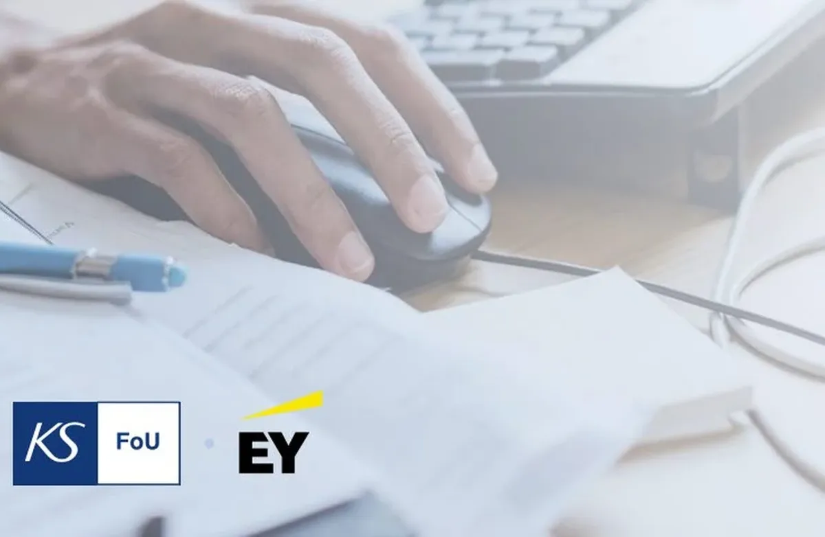 Forsiden av rapporten, tåkete bilde, hånd, tastatur