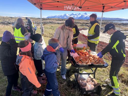 Fiskeburgerne falt i smak hos omtrent alle elevene.