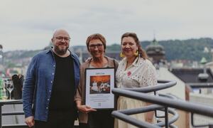 Jørn Holm, Johanne Båtnes og teatersjef Wenche Viktorsdatter Paulsen Jørn Holm, Johanne Båtnes og teatersjef Wenche Viktorsdatter Paulsen