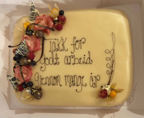 Bård takket av som kirkverge i Herøy_kake