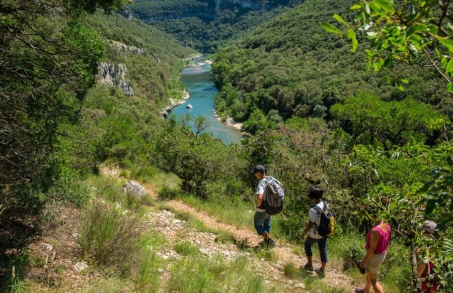 randonnee-sentier-historique-gorges-de-lardeche-795x515.jpg