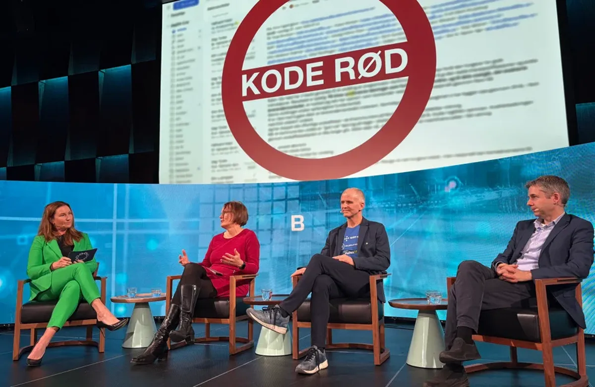 Et panel med mennesker som diskuterer.