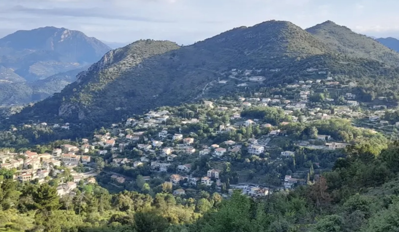 Mont Chauve Aspremont.jpg