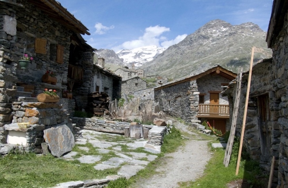 Hameau Ecot Bonneval sur Arc.jpg