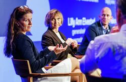 Samtalen viste at potensialet er stort, men at det krever mer enn teknologi. Norge må bygge tillit, infrastruktur, regelverksforståelse, finansiering og offentlig-privat samarbeid samtidig. Først da kan helsedata bli en ressurs som både pasientene, helsetjenesten, forskningen og samfunnet får fullt utbytte av. Foto: Kilian Munch, Digitaliseringskonferansen Panelsamtale