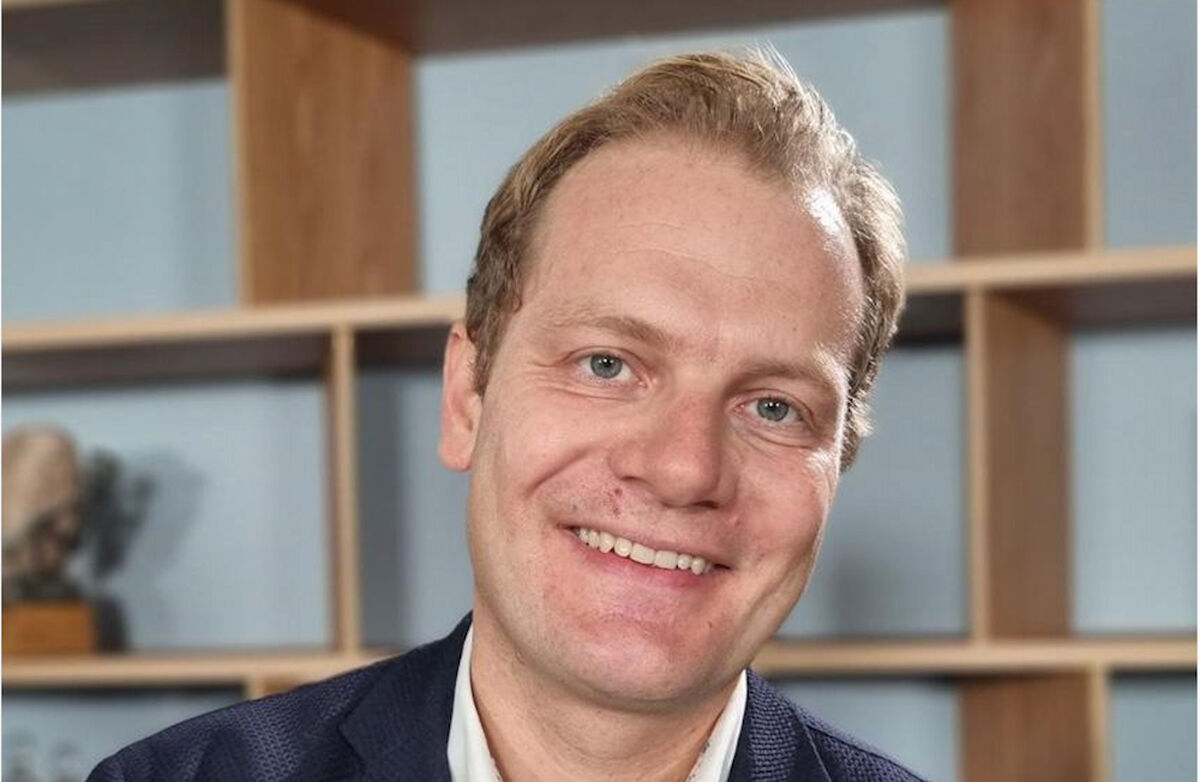 Morten Rosenkvist i Utdanningsdirektoratet beskrev et krevende bilde for utdanningssektoren. KI og digitalisering kan være til stor hjelp, men kan også true læring dersom teknologien brukes feil. Foto: Utdanningsdirektoratet Smilende, middelaldrende mann, litt bølger i håret.