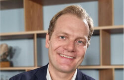 Morten Rosenkvist i Utdanningsdirektoratet beskrev et krevende bilde for utdanningssektoren. KI og digitalisering kan være til stor hjelp, men kan også true læring dersom teknologien brukes feil. Foto: Utdanningsdirektoratet Smilende, middelaldrende mann, litt bølger i håret.