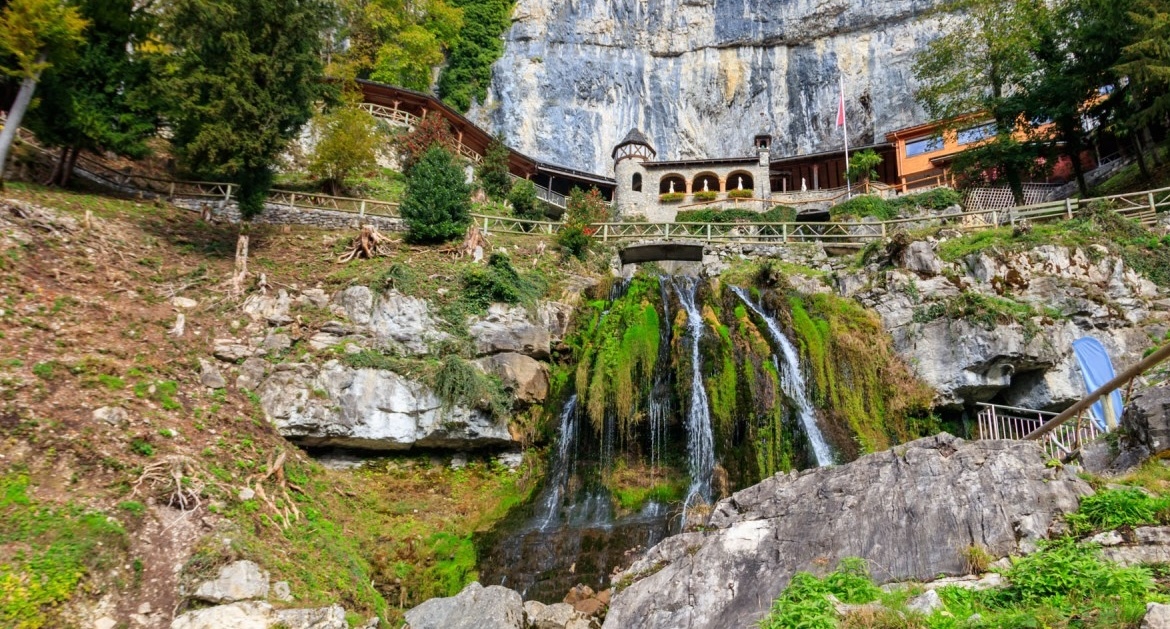 Grotte Saint Beat.jpg