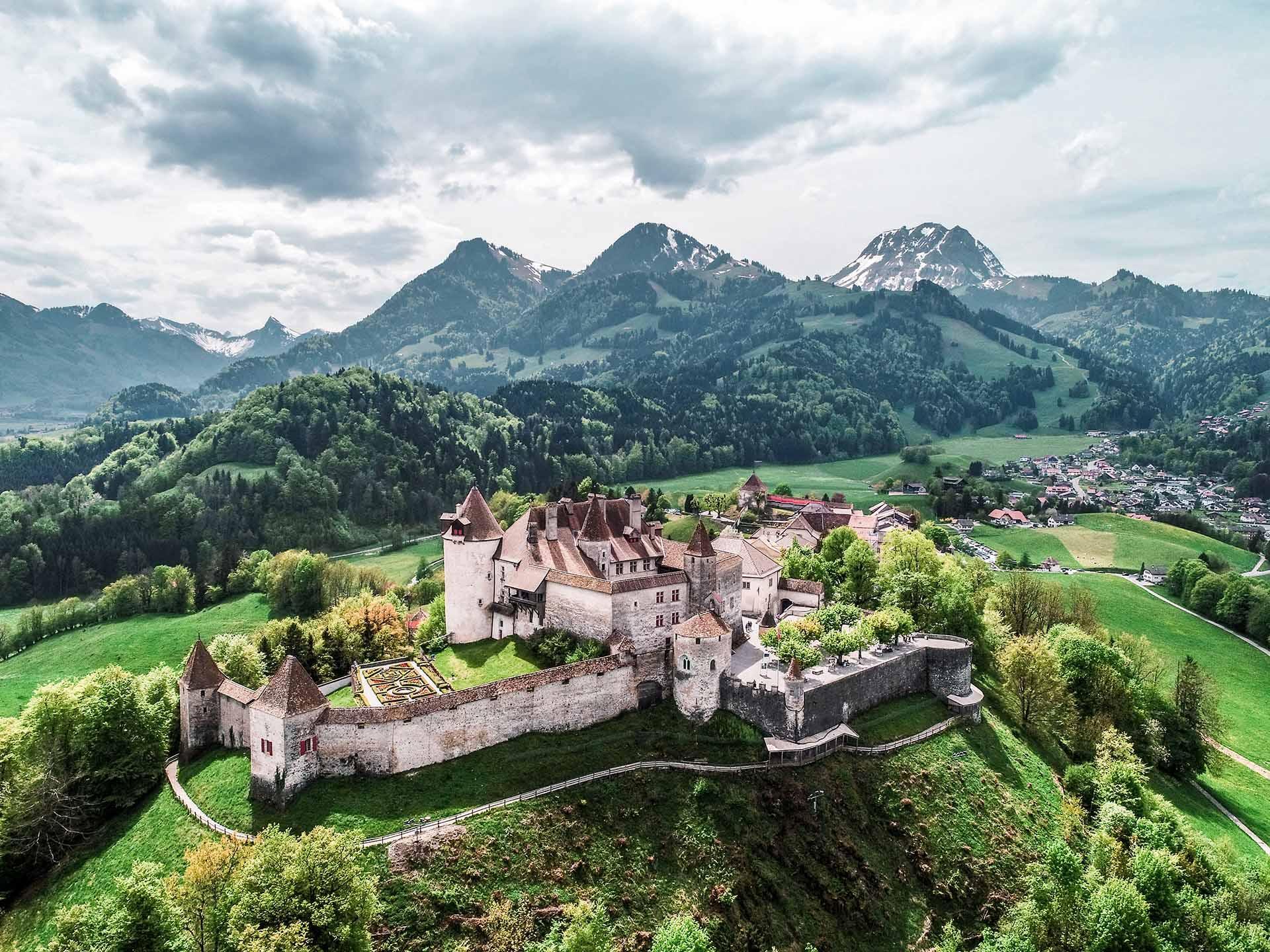 Chateau de Gruyères.jpg