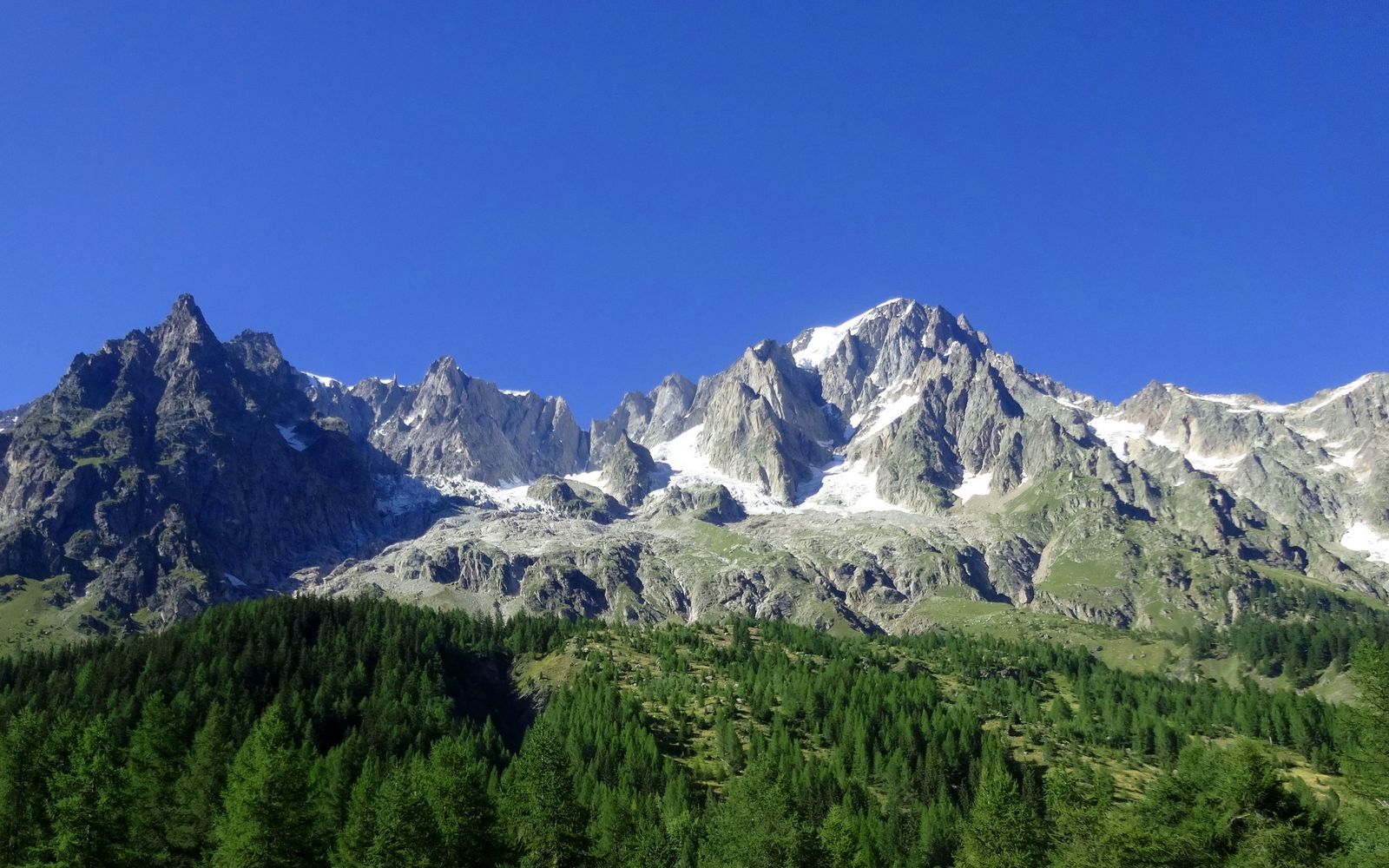 Val Ferret Grande Jorasses.jpg