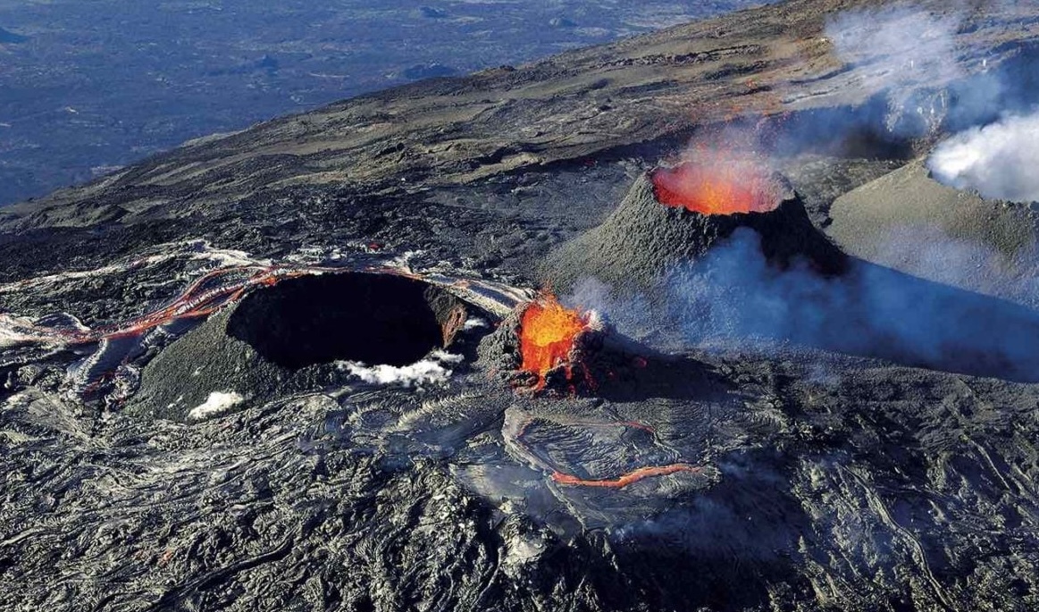 Piton de la Fournaise.jpg