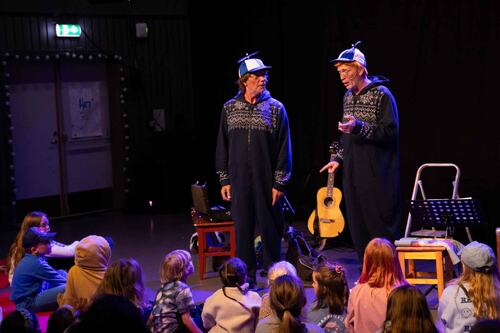 Flyskrekk: Brødrene Propell avsluttet Herøydagan med et familieshow som fikk både barn og voksne til å trekke på smilebåndet.