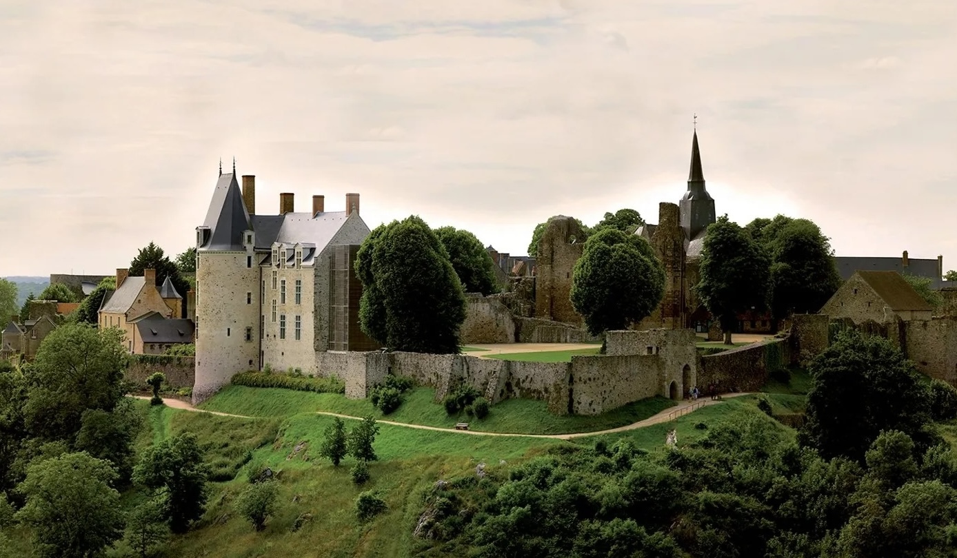 Sainte Suzanne.jpg