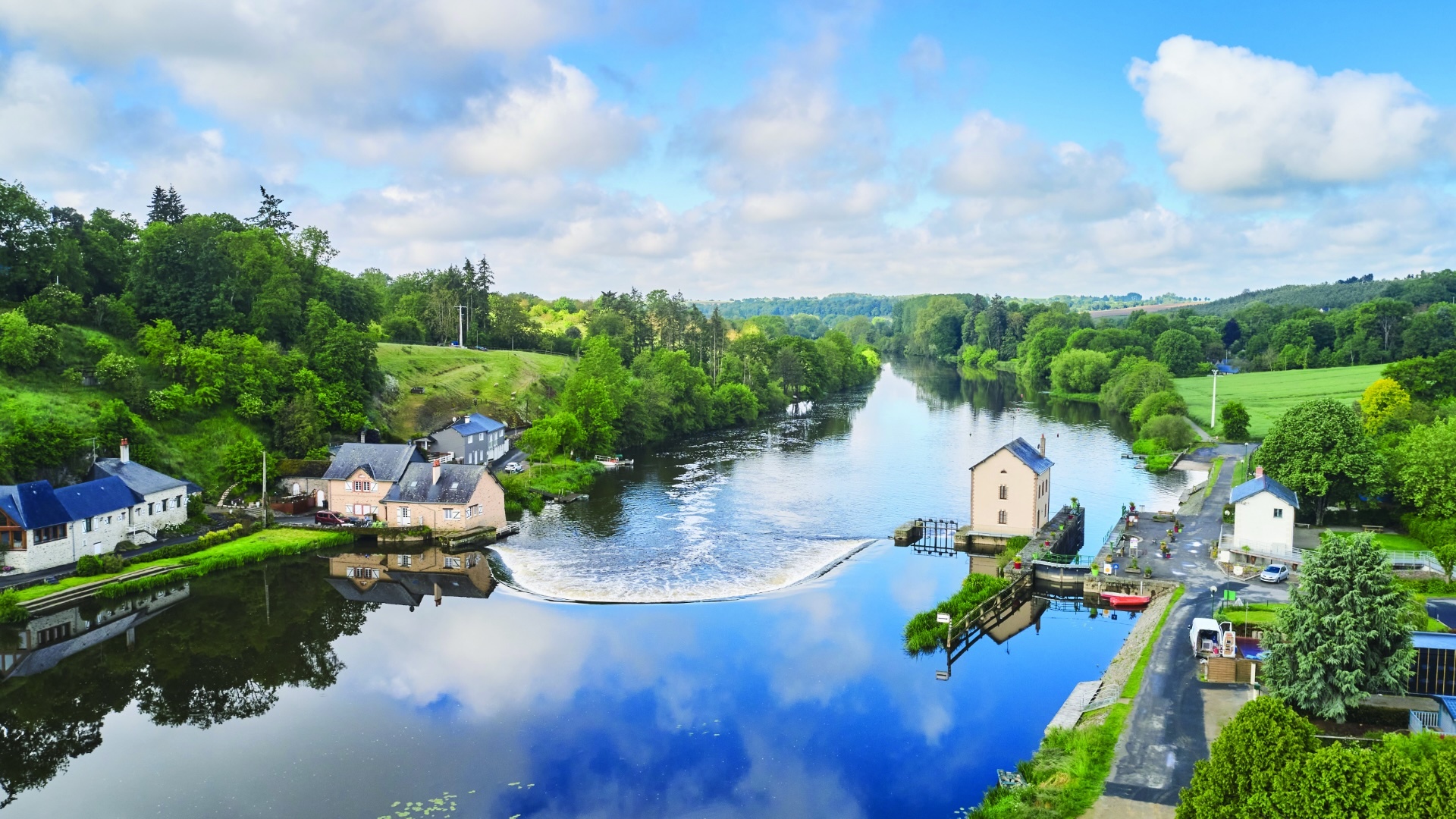 chemin-halage-mayenne-ecluse.jpg