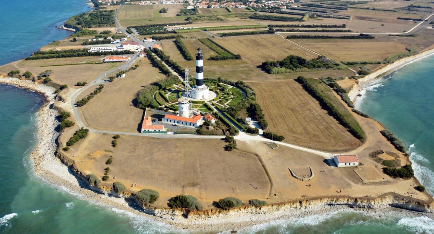 Phare de Chassiron.jpg