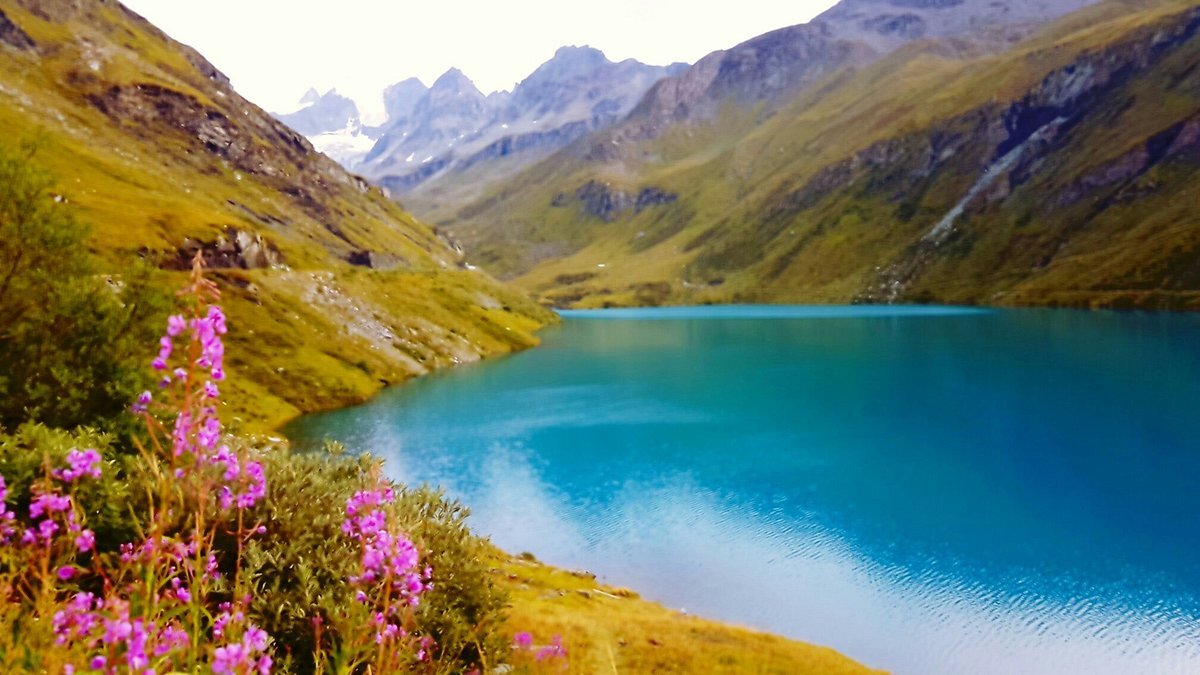Barrage et Lac de Moiry.jpg