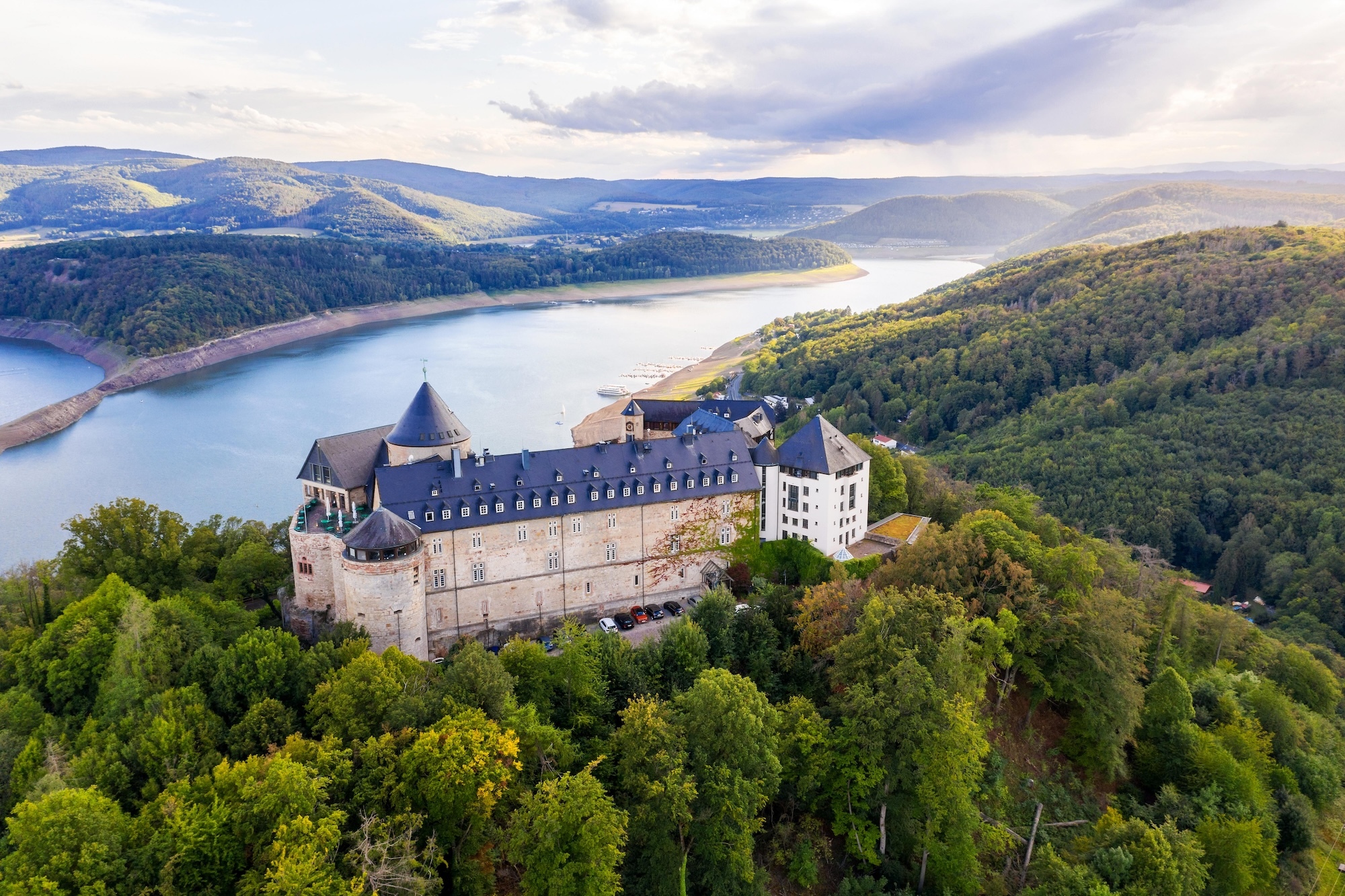 Chateau Bitche et Etang Hanau.jpg