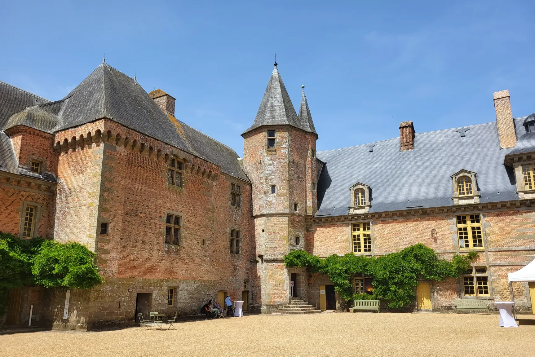 Chateau de Carrouges.png