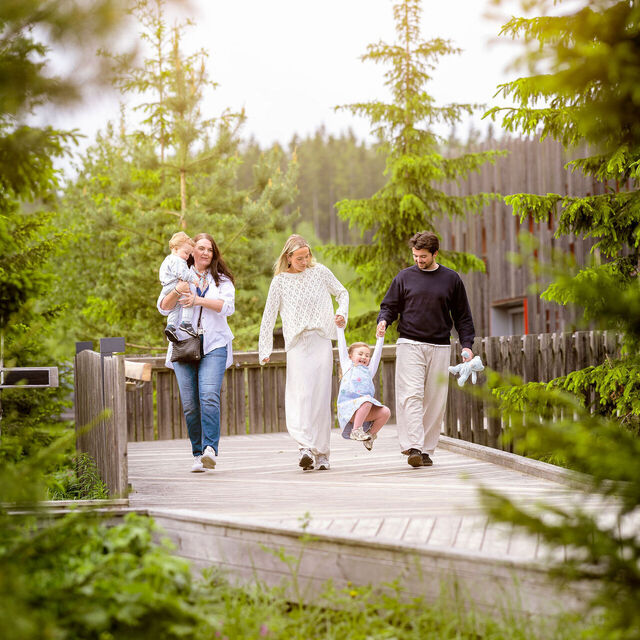 Familie på tur i Prøysen