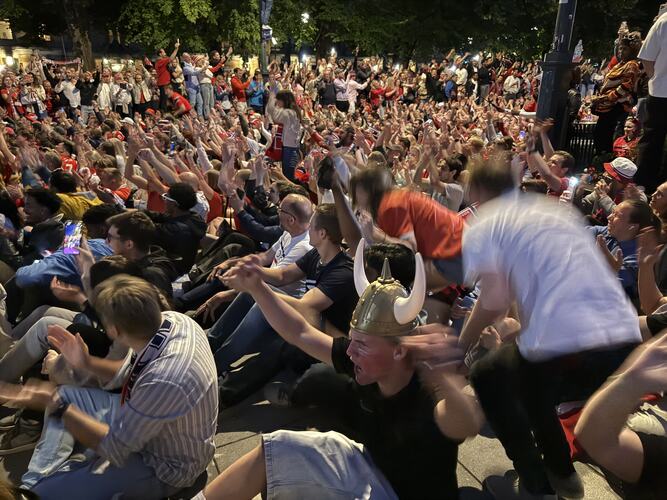 Ro-feber i Oslo etter seieren mot Brasil. (Foto: Kim Andre Olsen Gjengaar)