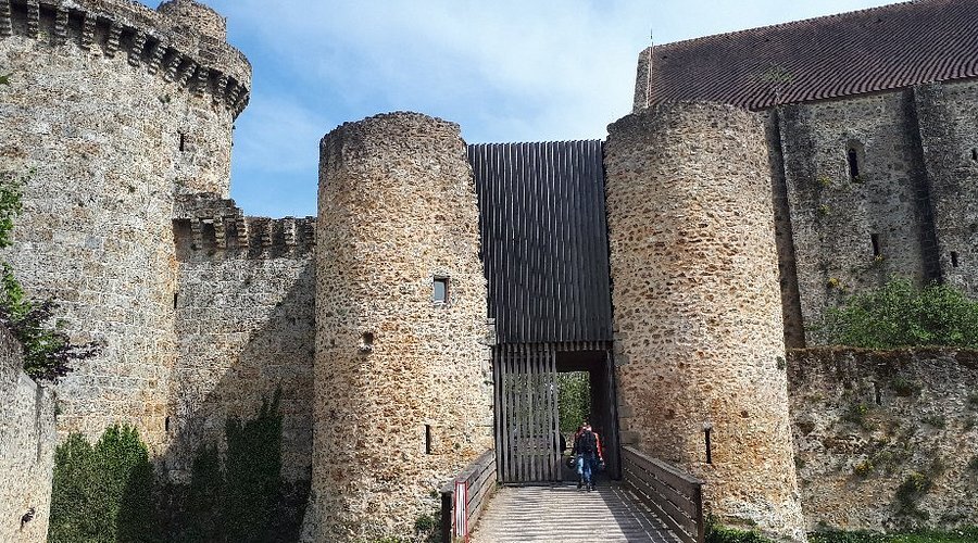 chateau-de-la-madeleine.jpg