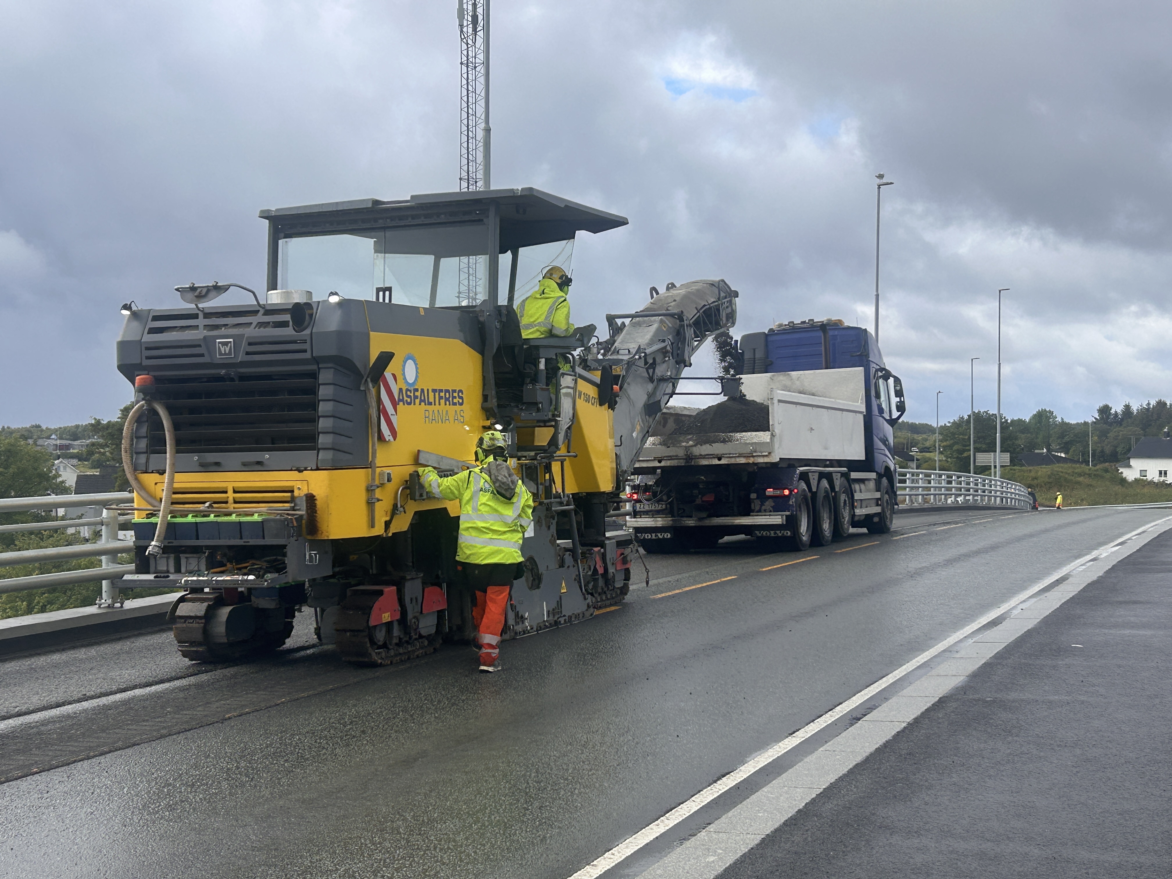 Ny asfalt på Herøysundbrua - august 2026_2