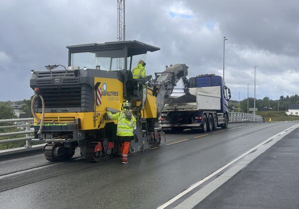 Ny asfalt på Herøysundbrua - august 2026_2