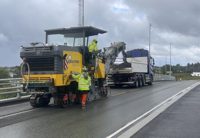Ny asfalt på Herøysundbrua - august 2026_2