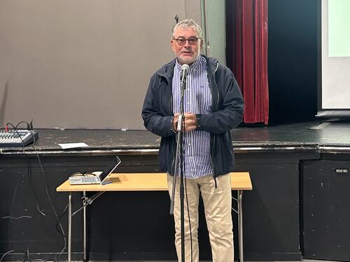 Varaordfører Oddbjørn Lorvik ønsket lykke til med det nye skoleåret.