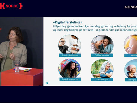 Bildet viser Lucie Aunan på scenen, og en av ppt-ene som sier noe om hva en digital førstelinje er.