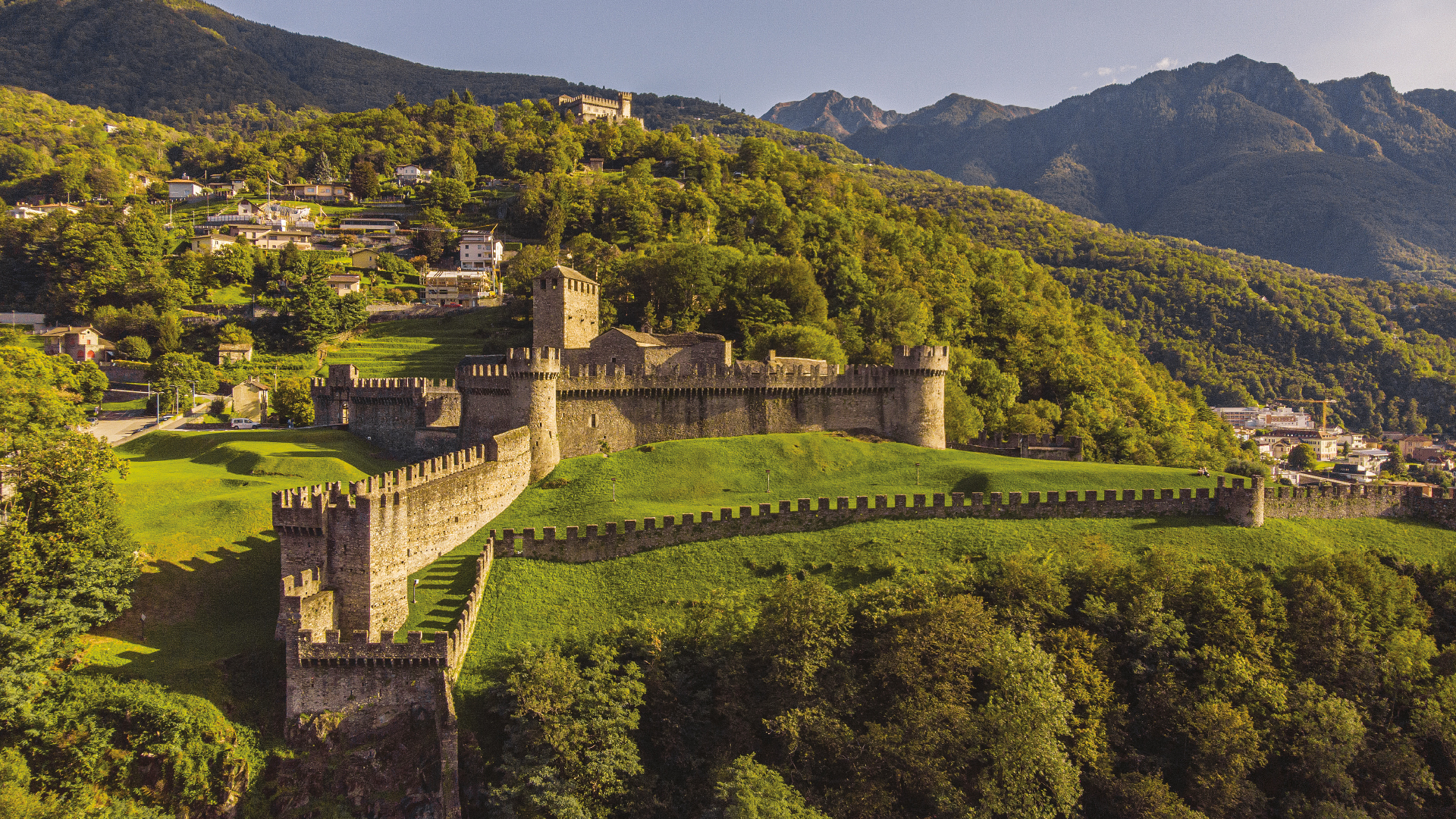 chateaux de Bellinzone.jpg