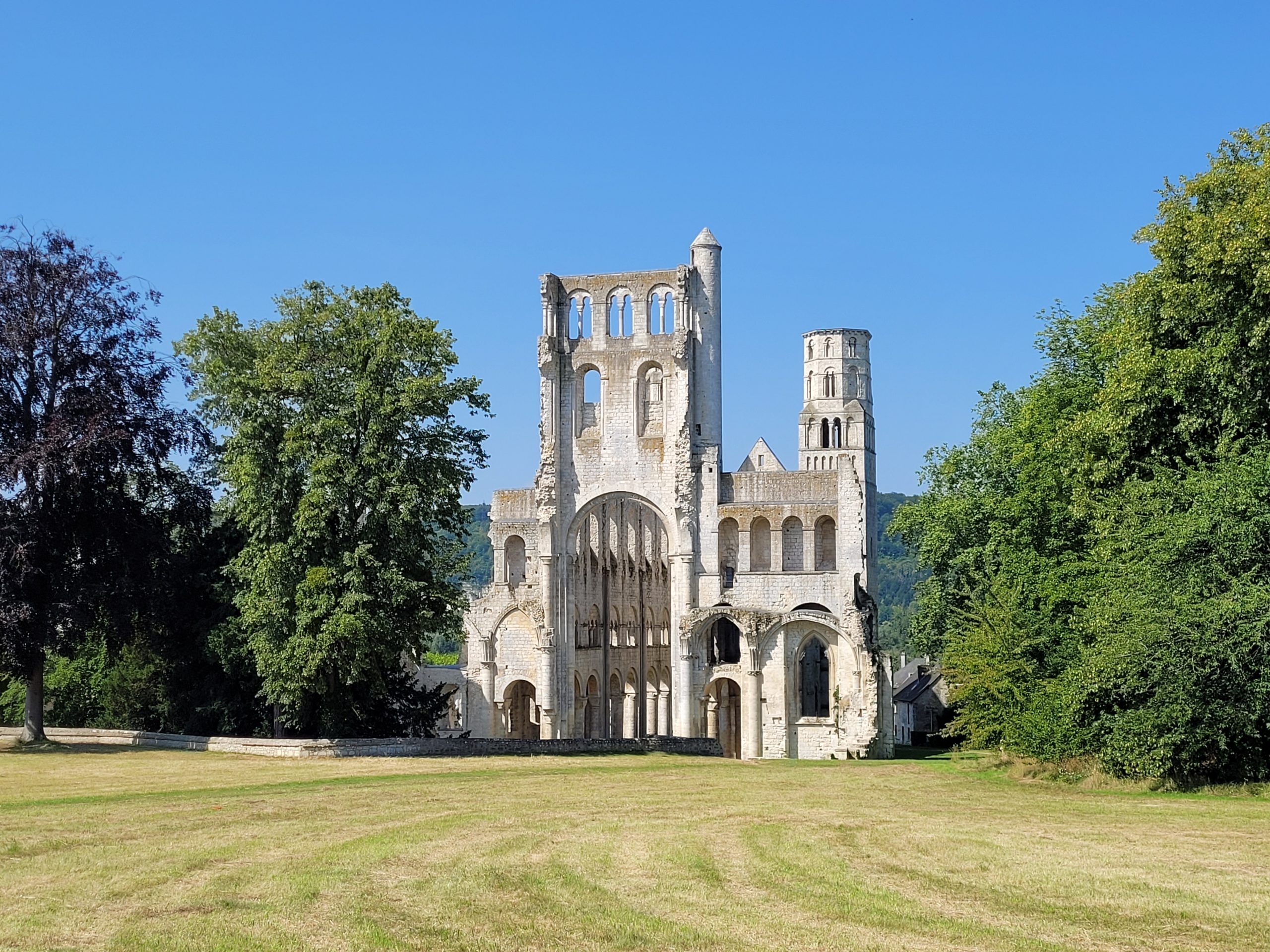 Abbaye Jumièges.jpg