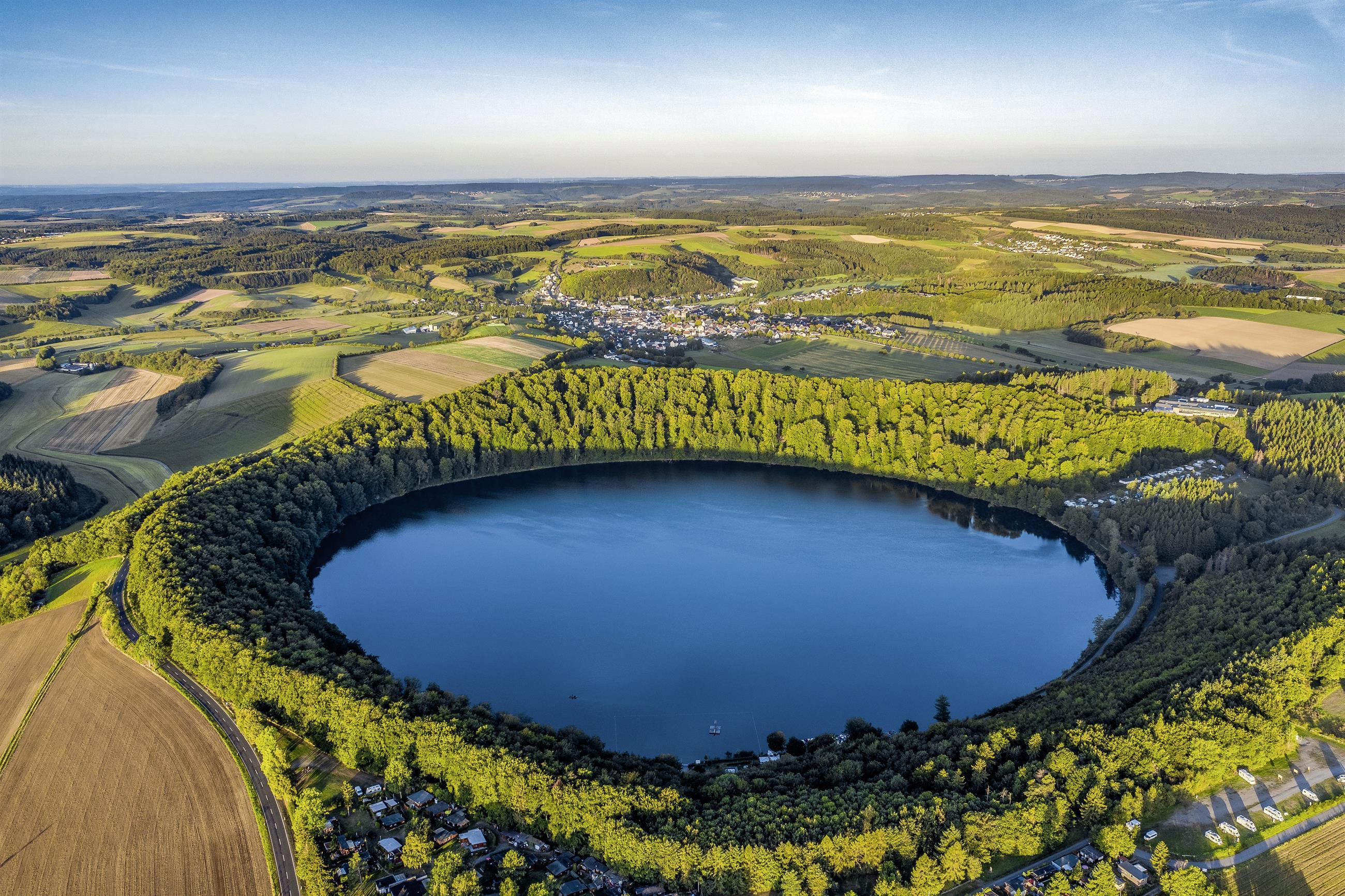 Pulvermaar Eifel.jpg